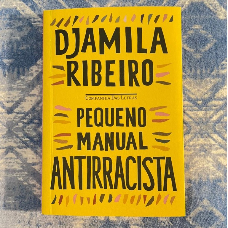 Capa do livro Pequeno Manual Antirracista, de Djamila Ribeiro